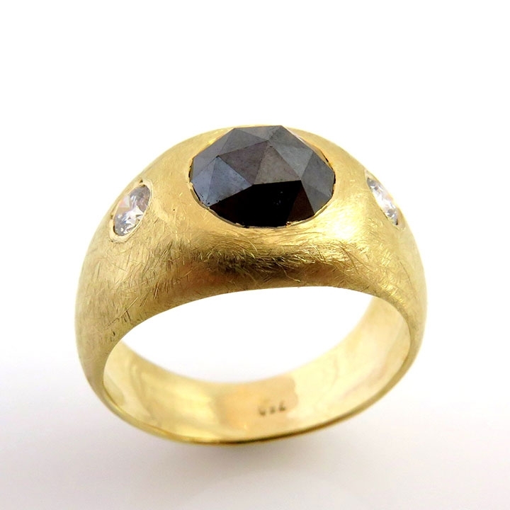טבעת בשיבוץ יהלום שחור בחיתוך Rose Cut
