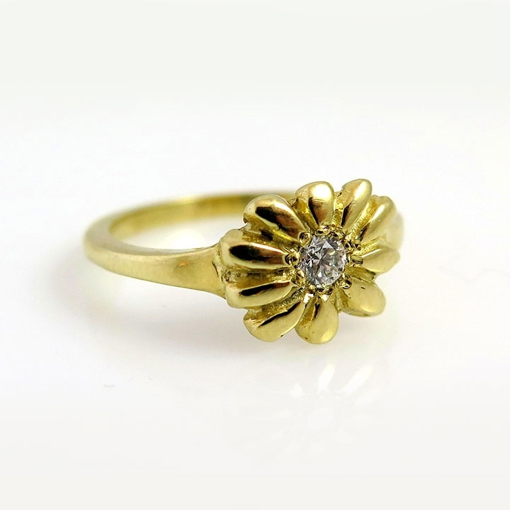 טבעת יהלום בצורת פרח