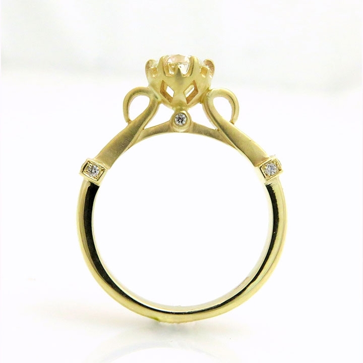 טבעת אירוסין במראה עתיק