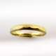 טבעת נישואין מרוקעת מזהב בתבנית ייחודית 