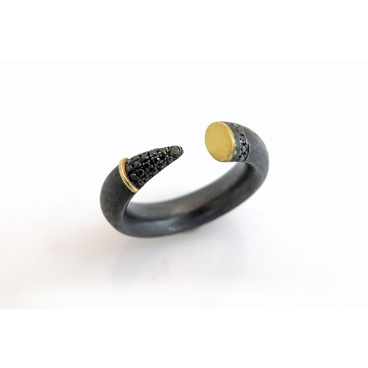  טבעת שרוול משולבת ביהלום בעיצוב פראי 