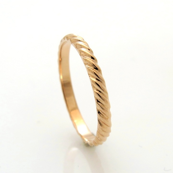 טבעת נישואין מפותלת זהב אדום