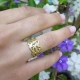 טבעת מרקמת זהב בצורת לב