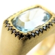 טבעת חותם משובצת באבן תרשיש (Aquamarine) ויהלומים שחורים